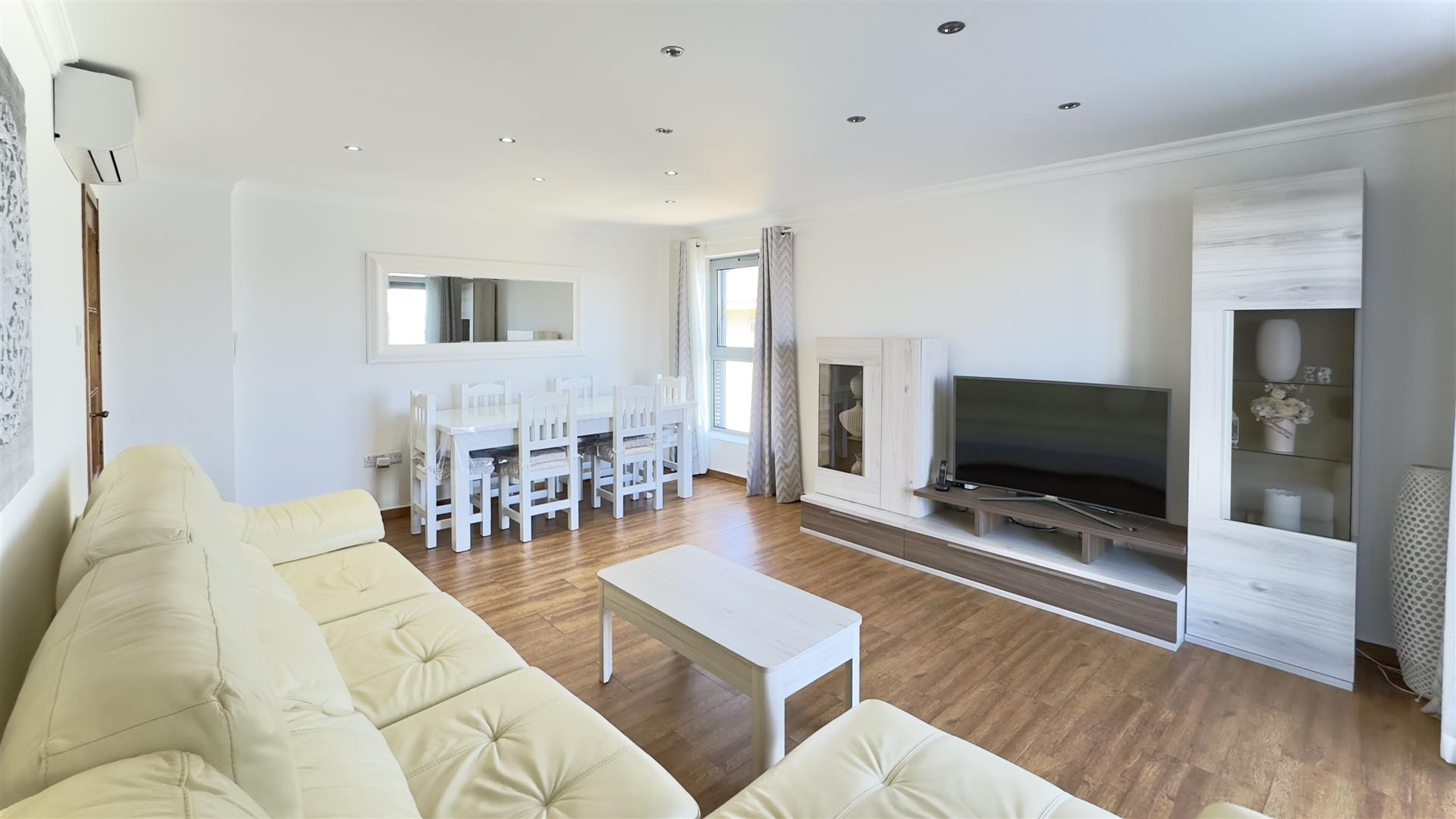 Image of Apartment - 4 Bedrooms - 2 Bathrooms for Sale in Waterport Terraces-Gibraltar, Image 9